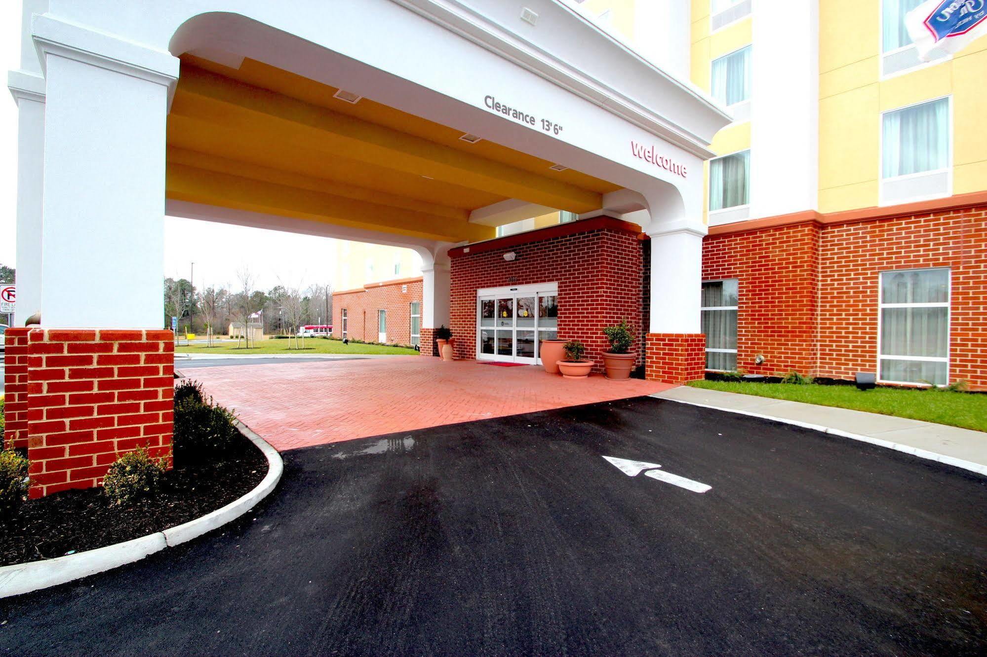 Hampton Inn- Suffolk Extérieur photo